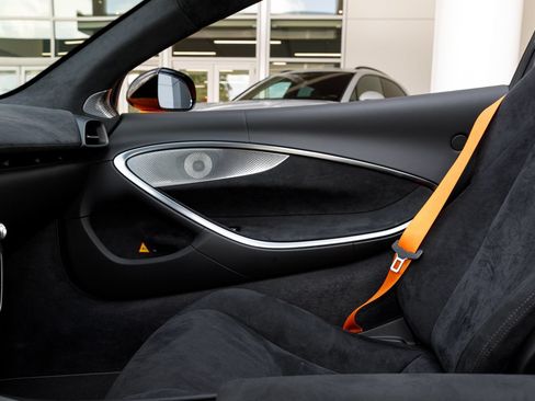 Used 2025 McLaren Artura Spider RWD image 42