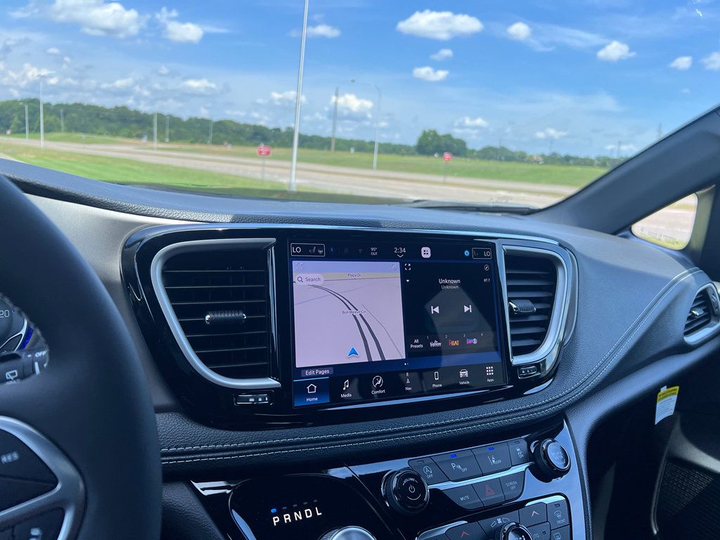New 2027 Chrysler Pacifica Select w/ Family Tech Group FWD image 26