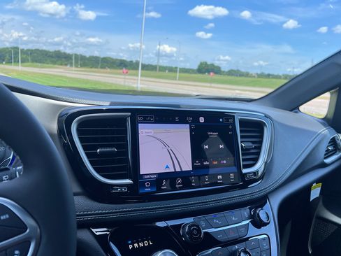 New 2027 Chrysler Pacifica Select w/ Family Tech Group FWD image 26