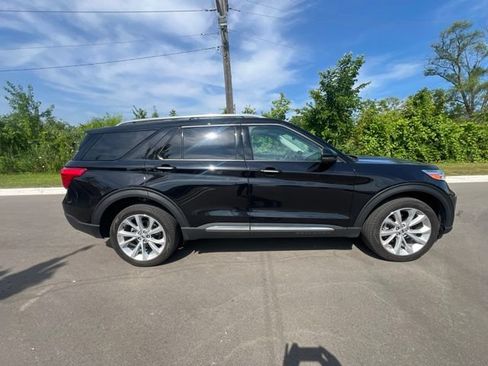 Used 2023 Ford Explorer Platinum w/ Technology Package AWD/4WD image 4