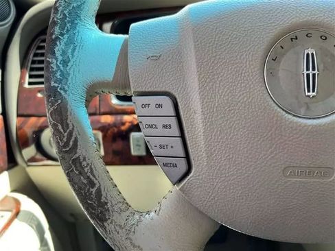 Used 2004 Lincoln Navigator 2WD image 22