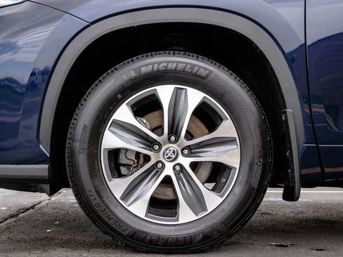 Used 2024 Toyota Highlander XLE image 10