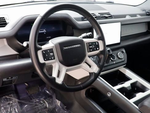 Used 2025 Land Rover Defender 110 S image 7