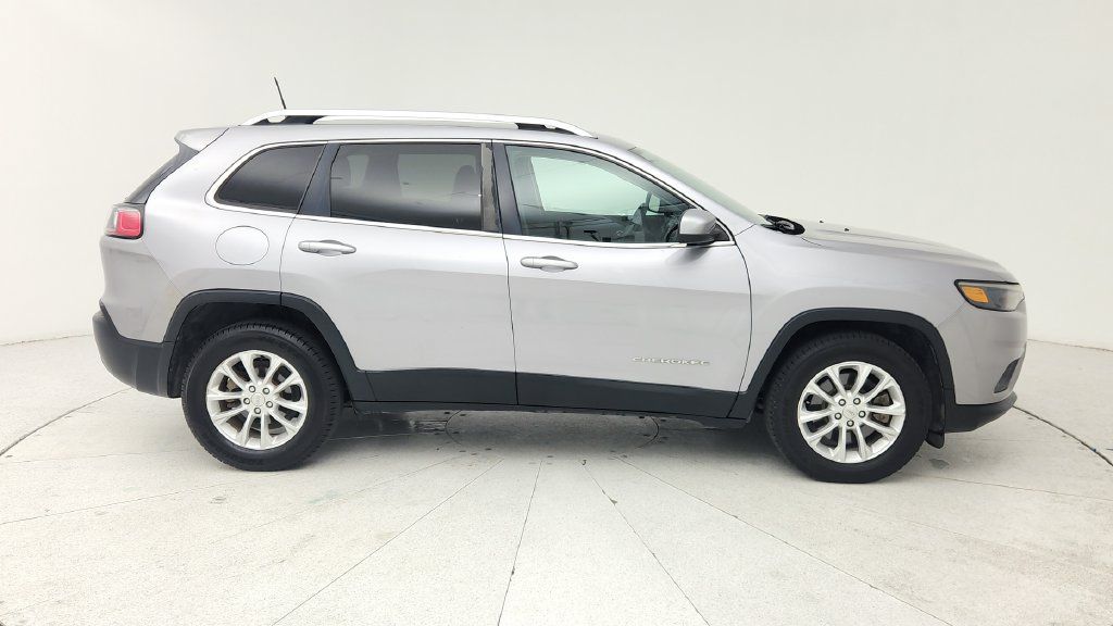 Used 2019 Jeep Cherokee Latitude w/ Popular Appearance Group FWD image 8