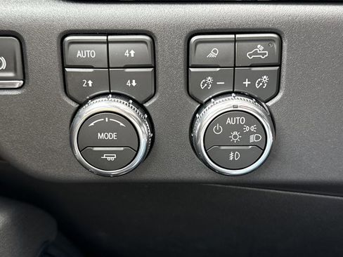 New 2026 GMC Sierra 1500 SLT image 24