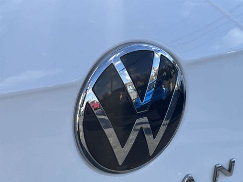 Used 2022 Volkswagen Tiguan SE image 10