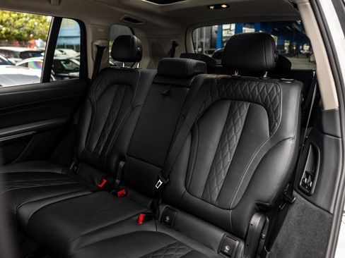 Used 2025 BMW X7 xDrive40i image 45