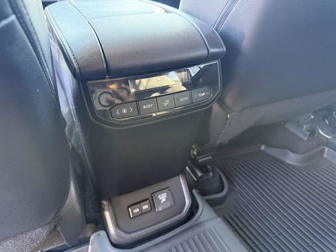 Used 2026 Toyota Highlander Limited AWD/4WD image 16