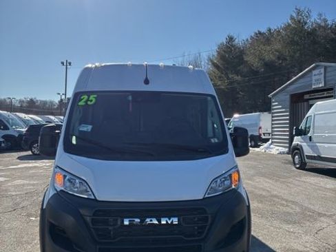 Used 2025 RAM ProMaster 2500 w/ Convenience Group image 2
