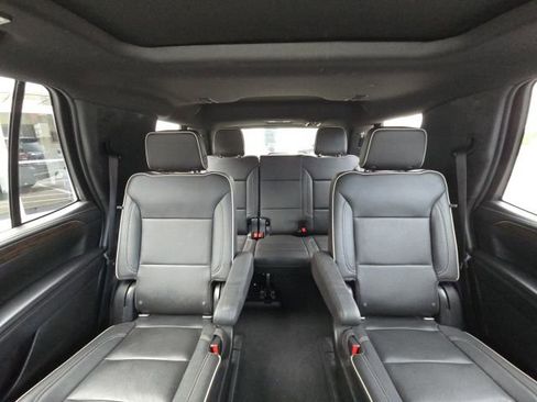 Used 2021 Chevrolet Tahoe Premier w/ Premium Package image 18