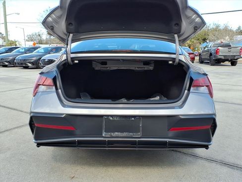 New 2025 Hyundai Elantra SEL image 30