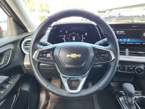 Used 2025 Chevrolet Trax LT w/ LT Convenience Package image 13