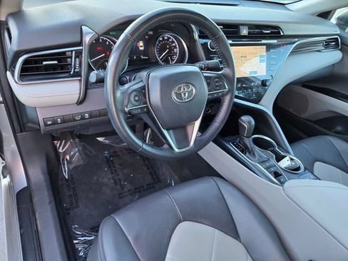 Used 2019 Toyota Camry XLE FWD image 12