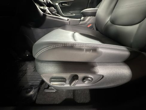 Used 2025 Toyota RAV4 XLE Premium image 17