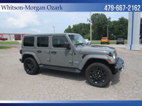 Used 2022 Jeep Wrangler Unlimited Sahara w/ Cold Weather Group AWD/4WD image 19