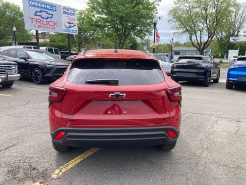 New 2026 Chevrolet Trax LT w/ Midnight Edition FWD image 6