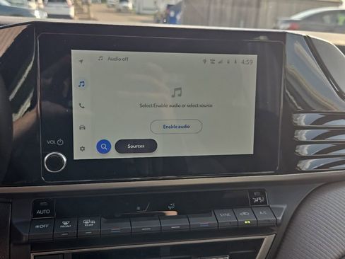 Used 2025 Toyota Camry SE image 18