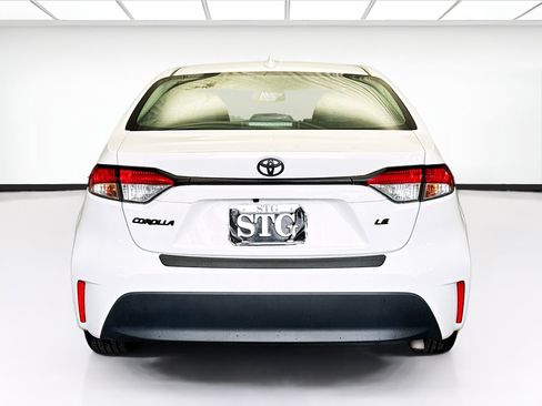 Used 2023 Toyota Corolla LE image 5