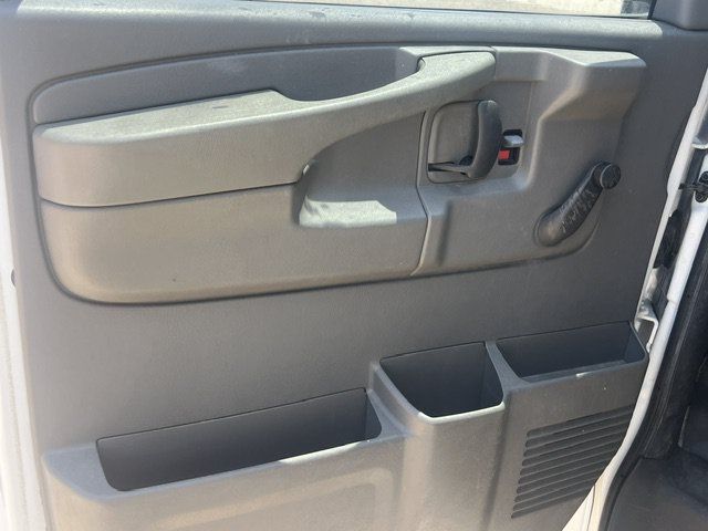 Used 2006 GMC Savana 2500 Passenger RWD image 10