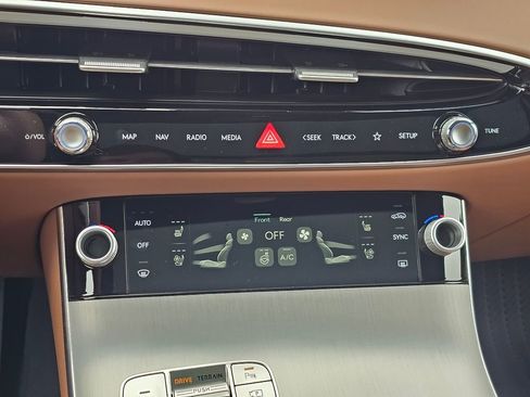 New 2026 Genesis GV70 2.5T Advanced AWD/4WD image 16