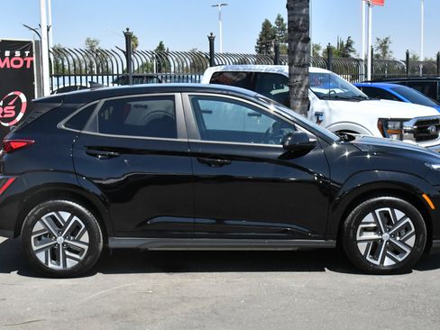 Used 2023 Hyundai Kona SE w/ Cargo Package FWD image 9