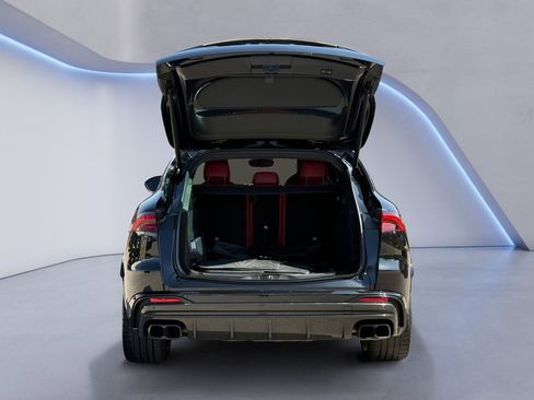 Certified 2023 Maserati Grecale Trofeo image 11