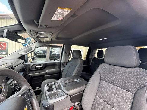 Used 2022 Chevrolet Silverado 2500 Custom w/ Custom Value Package AWD/4WD image 3