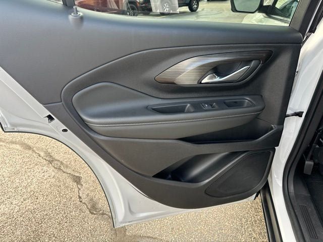 Used 2024 GMC Terrain SLE FWD image 17