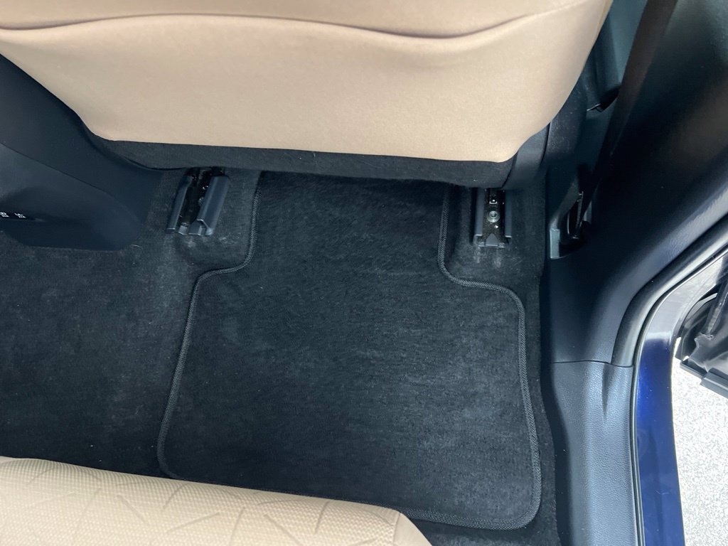 Used 2021 Toyota RAV4 XLE w/ Convenience Package FWD image 19