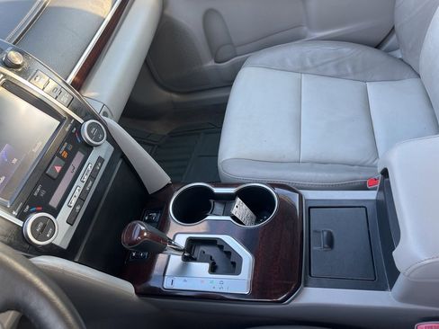 Used 2014 Toyota Camry XLE image 21