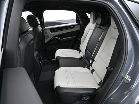 New 2026 Porsche Cayenne Coupe AWD/4WD image 24