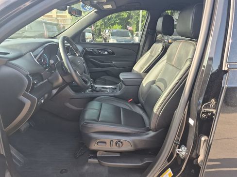Used 2023 Chevrolet Traverse RS FWD image 11