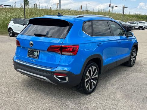 Used 2022 Volkswagen Taos SE w/ Panoramic Sunroof Package FWD image 4