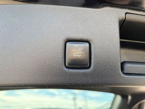 Used 2020 Ford Escape Titanium AWD/4WD image 23