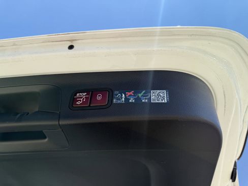 Certified 2025 Mercedes-Benz GLS 450 4MATIC image 24