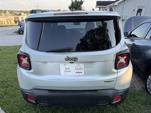 Used 2016 Jeep Renegade Latitude w/ Popular Equipment Group FWD image 3
