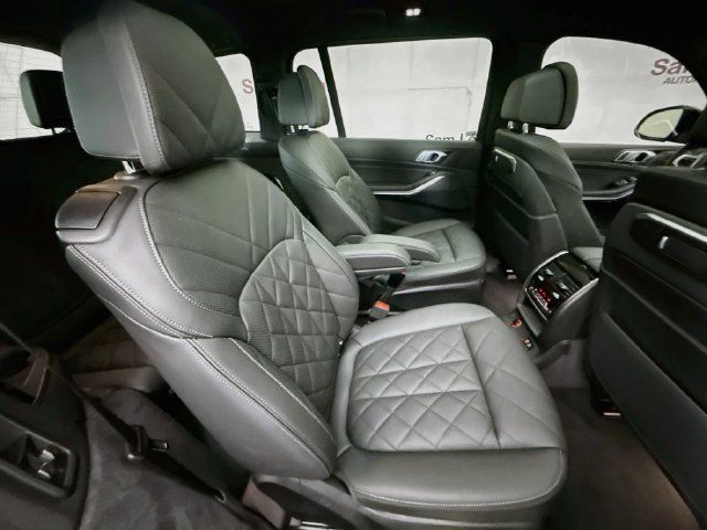 Used 2025 BMW X7 xDrive40i w/ M Sport Package AWD/4WD image 29