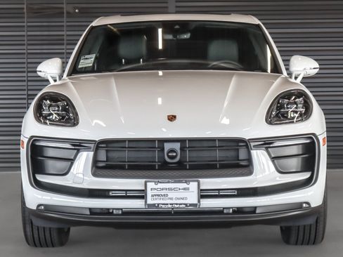 Certified 2026 Porsche Macan AWD/4WD image 8