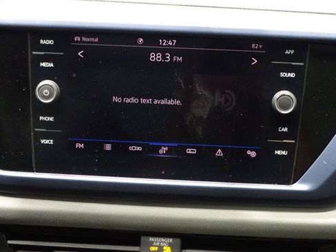 Used 2022 Volkswagen Taos SE w/ Panoramic Sunroof Package image 32