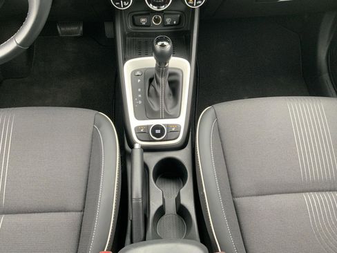 Used 2024 Hyundai Venue Limited FWD image 44