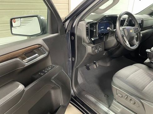 Used 2022 Chevrolet Silverado 1500 LT AWD/4WD image 10