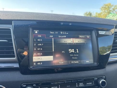 Used 2018 Kia Niro EX w/ EX Premium Package image 23