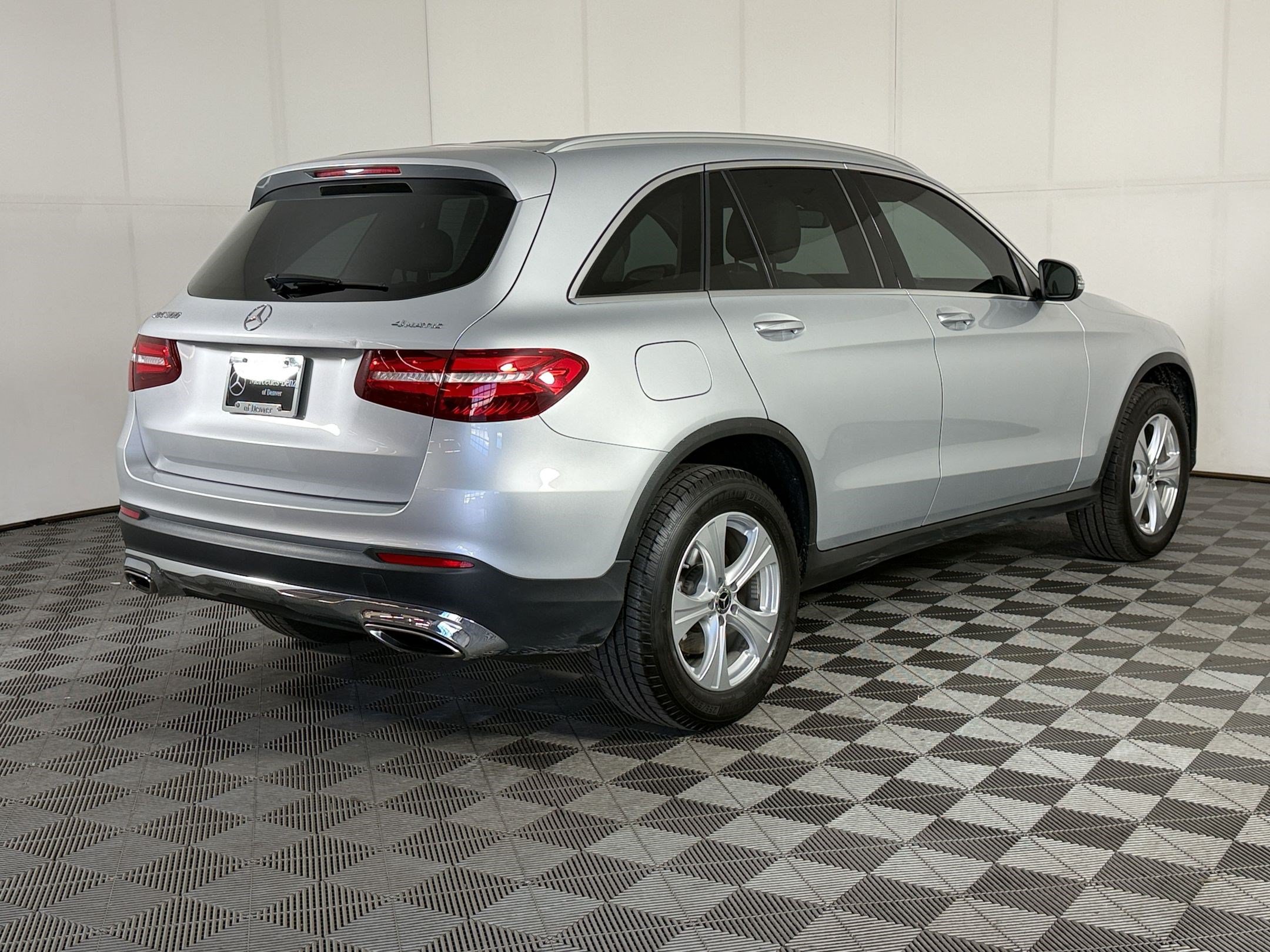 Used 2017 Mercedes-Benz GLC 300 4MATIC image 9