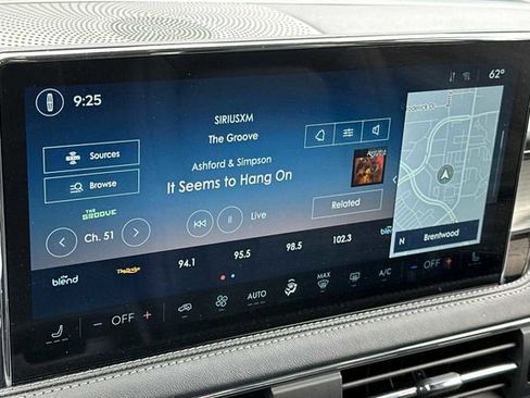 Used 2025 Lincoln Corsair FWD w/ Rear Removable Package Tray image 16