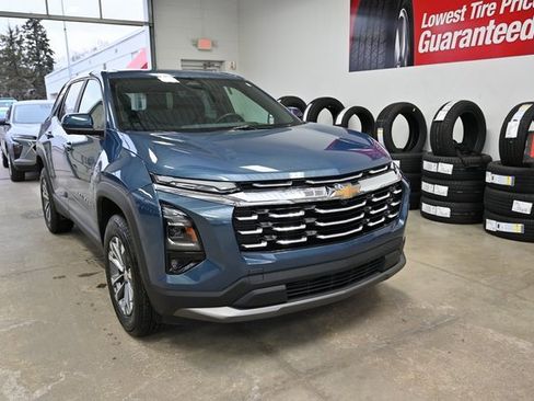 Used 2025 Chevrolet Equinox LT w/ Safety and Technology Package image 3