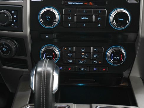 Used 2017 Ford F150 Lariat w/ Equipment Group 502A Luxury AWD/4WD image 20