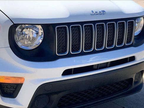 Used 2023 Jeep Renegade Latitude image 30