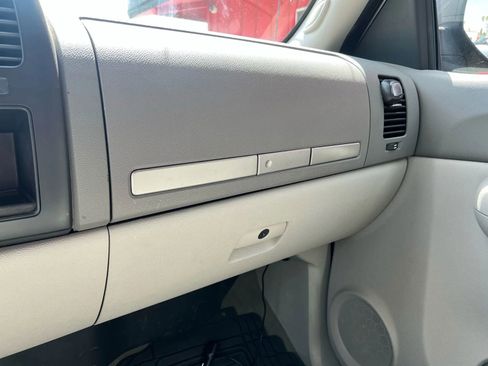 Used 2008 GMC Sierra 1500 SLE w/ SLE1 Preferred Package AWD/4WD image 12