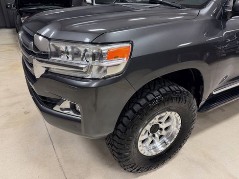 Used 2016 Toyota Land Cruiser image 20