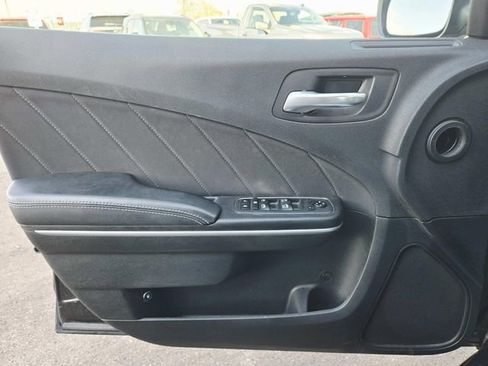 Used 2019 Dodge Charger SXT RWD image 12
